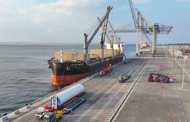 Largest Wind Turbines Arrive at Duqm Port